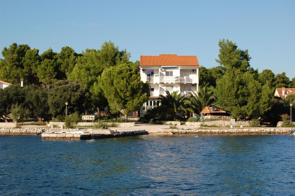 Gorgonia & Apartment Verunic